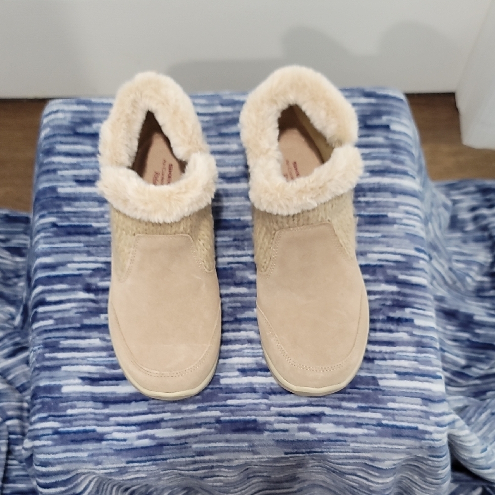 Skechers Women's Tan Winter Boots with Faux Fur